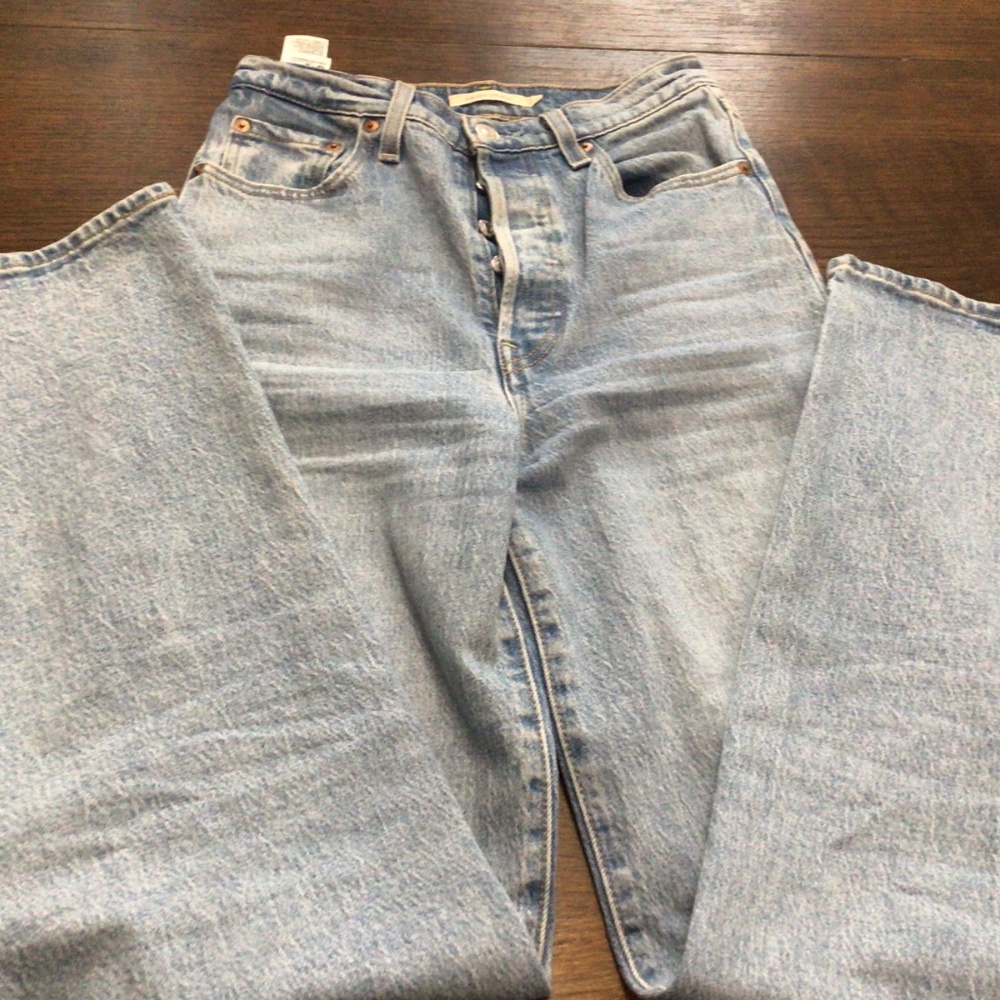 Levi’s premium ribcage straight high waisted jeans. Size 26. Great shape. - Picture 3 of 9